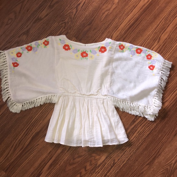 BRAND NEW GIRLS SHIRT SIZE 4-5. NEW WITHOUT TAGS ON IT. SMOKE FREE HOME. - Picture 2 of 4